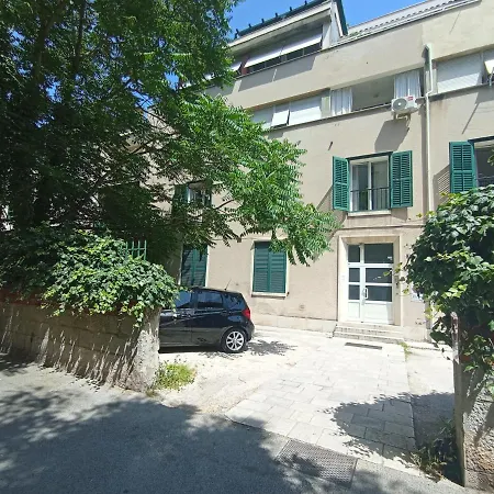 Nina , Bacvice Apartment Split