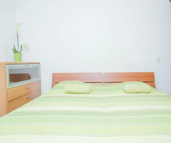 Nina , Bacvice 아파트